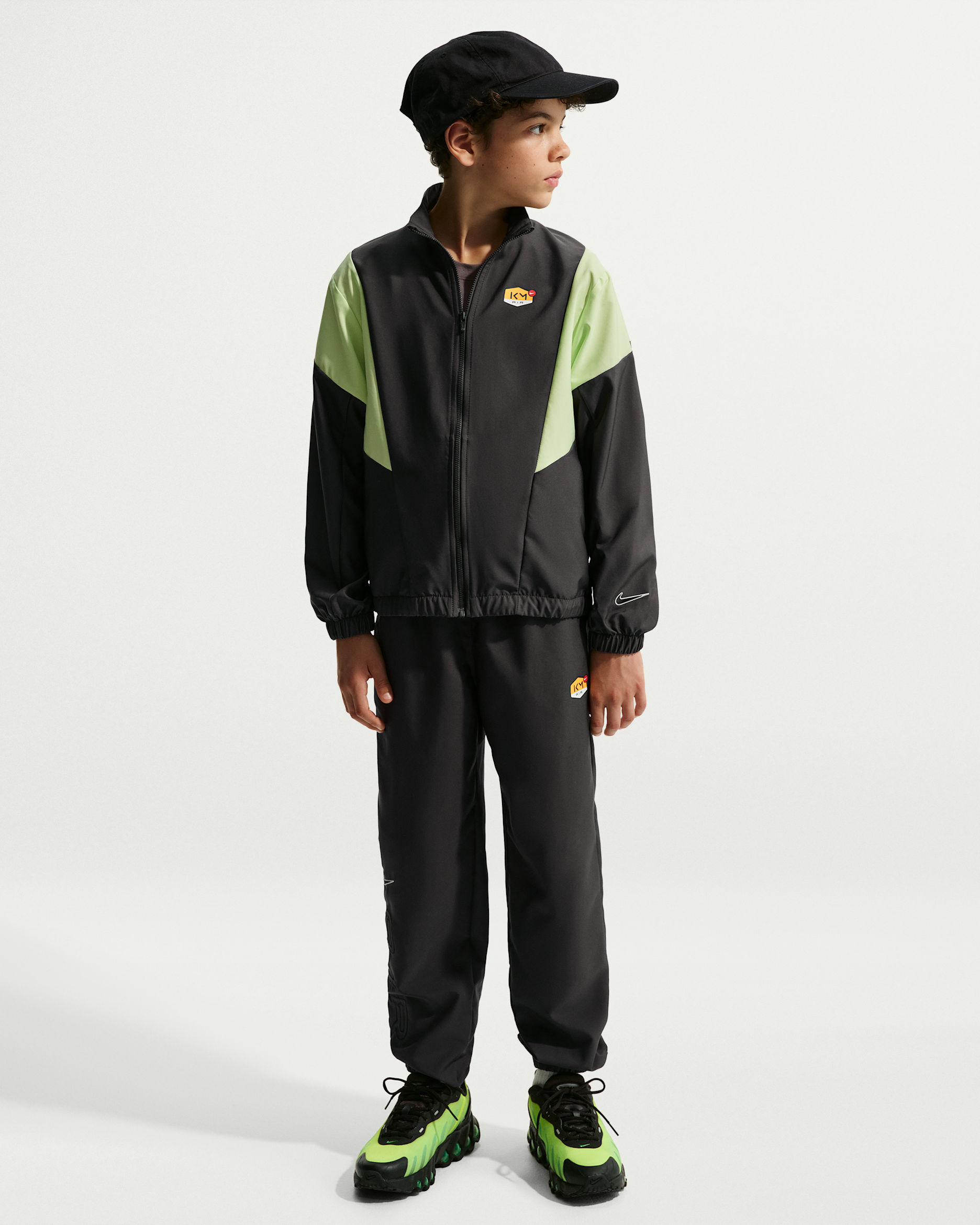 Kylian Mbappé Older Kids' Full-Zip Woven Football Tracksuit. Nike IL